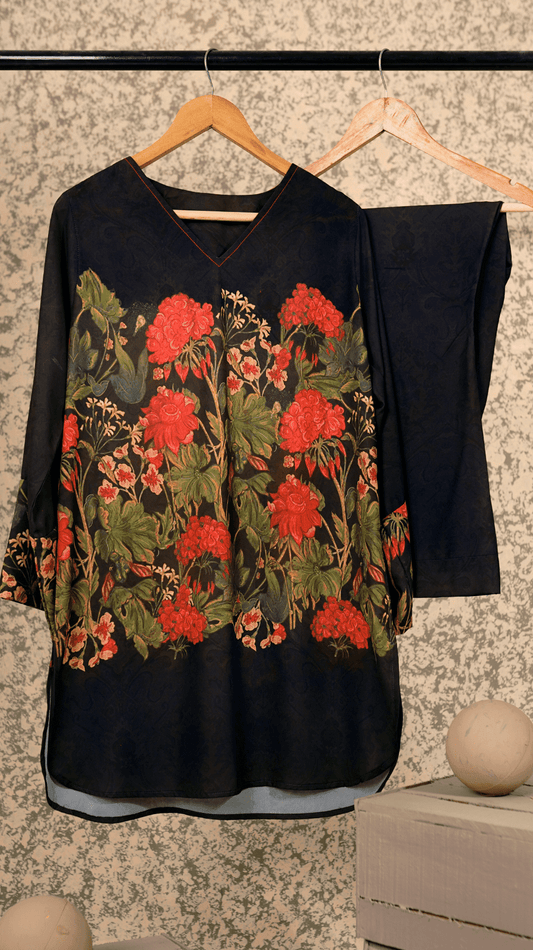 Black Rosebuds and Green Vines - AREEJ | Online