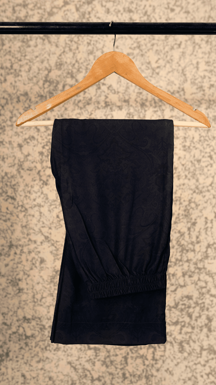 Black Rosebuds and Green Vines - AREEJ | Online