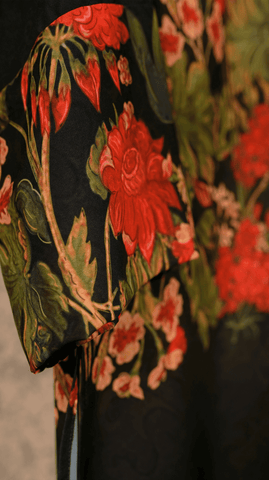 Black Rosebuds and Green Vines - AREEJ | Online