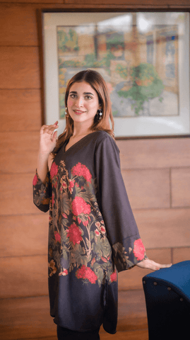 Black Rosebuds and Green Vines - AREEJ | Online