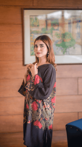 Black Rosebuds and Green Vines - AREEJ | Online