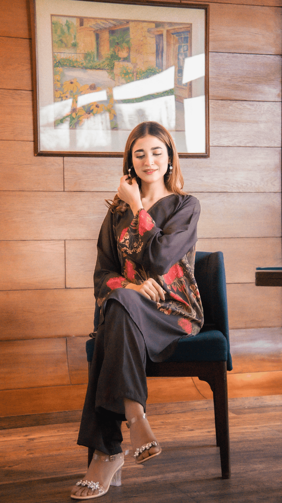 Black Rosebuds and Green Vines - AREEJ | Online